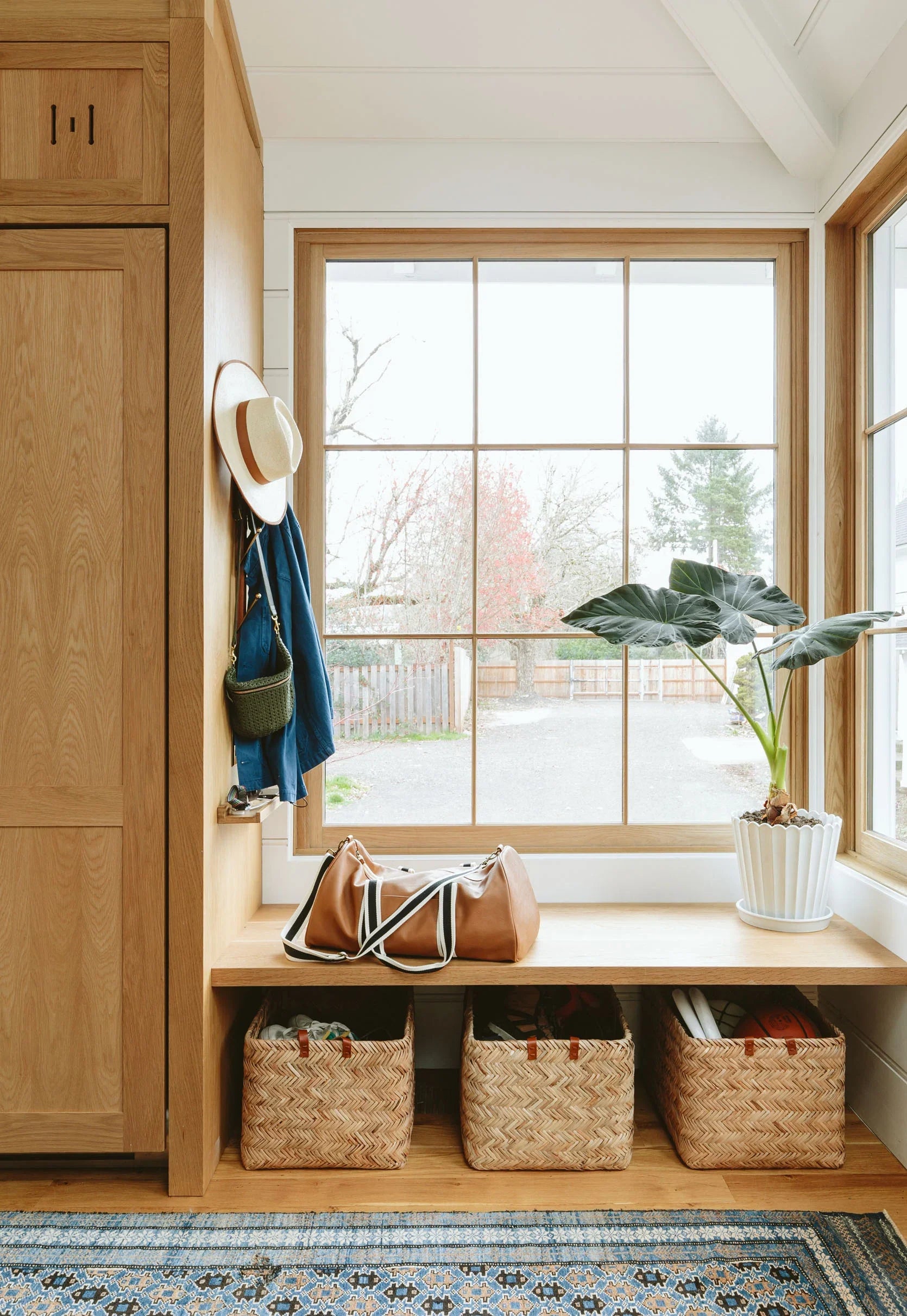 Entry Drop Zones: Keys, Trays & Baskets that Keep Order