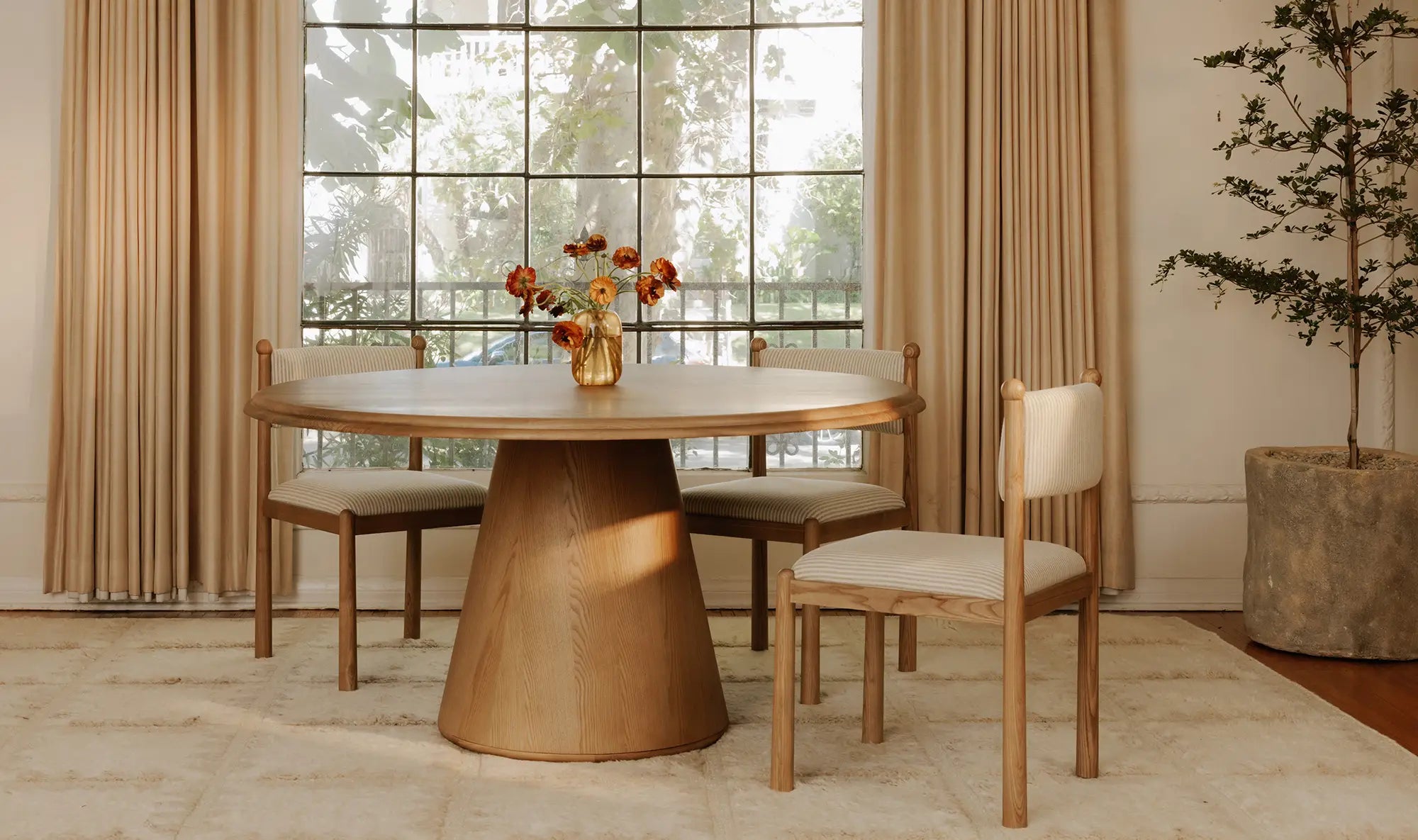 Tutto Dining Table