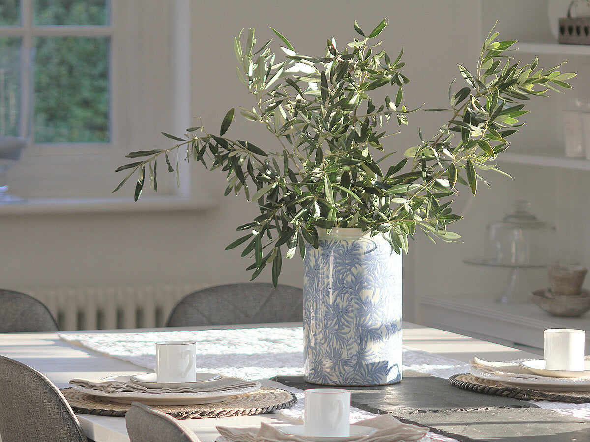 How to Choose the Perfect Charcoal Vase for Modern Homes